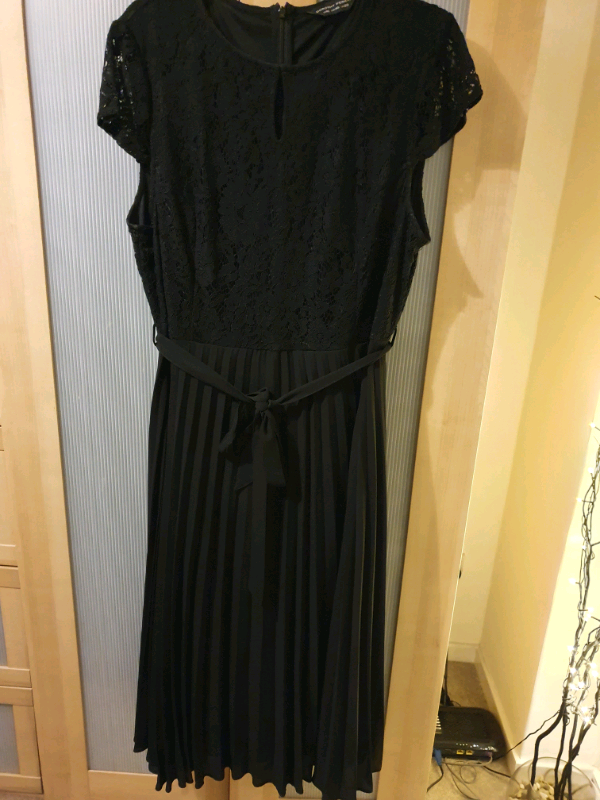 pleated dress size 20